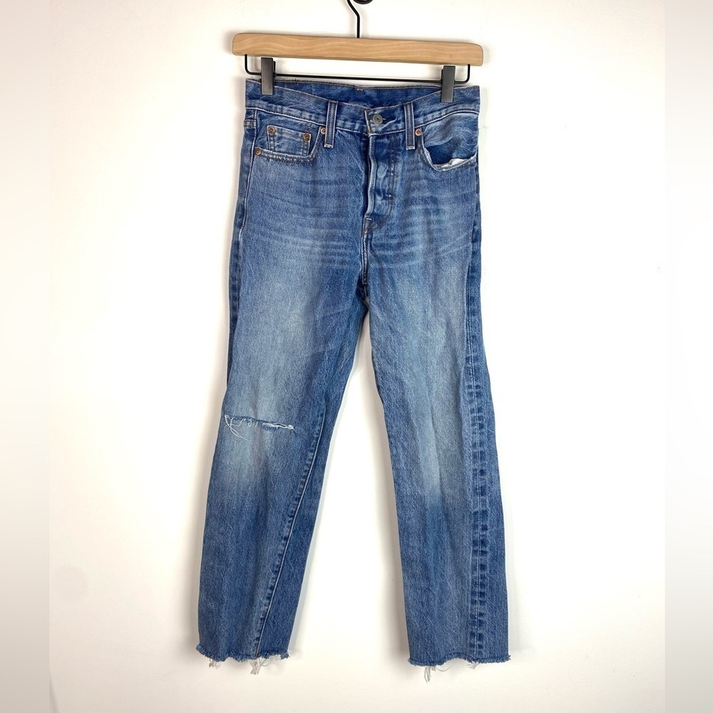 Levi’s Straight leg distressed Premium Label 25